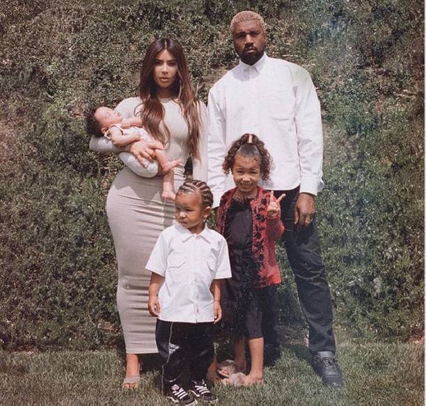 Ким Кардашьян умилила снимком с тремя детьми