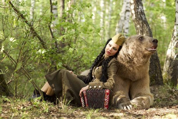 Елена Галицына устроила экстремальную фотосессию в глухом лесу