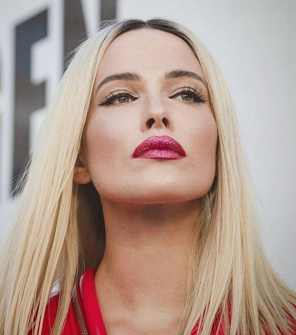 Дарья Астафьева неожиданно стала платиновой блондинкой