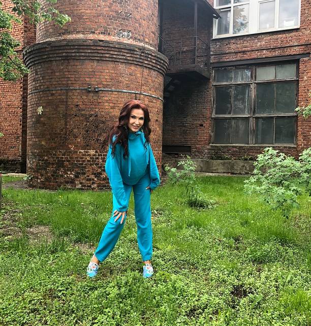 Нелепая поза Эвелины Бледанс позабавила её поклонников