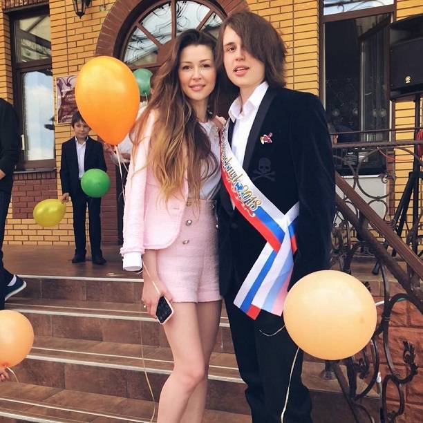 Показав сына Майкла, Анастасия Заворотнюк дала повод говорить о свадьбе дочери Анны