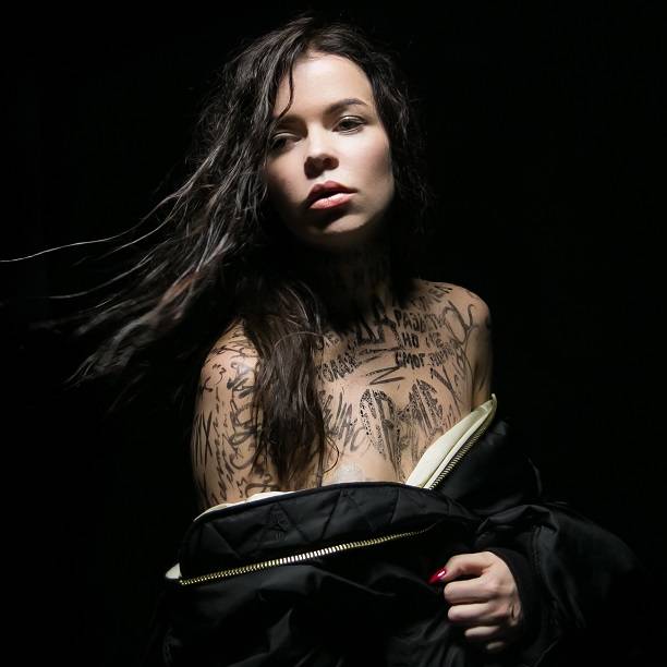 Елена Князева покрыла всё свое тело татуировками
