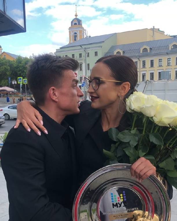 Влад Топалов оставил беременную подругу ради Ольги Бузовой