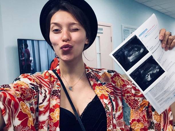 Потолстевшая Регина Тодоренко устроила фотосессию в купальнике