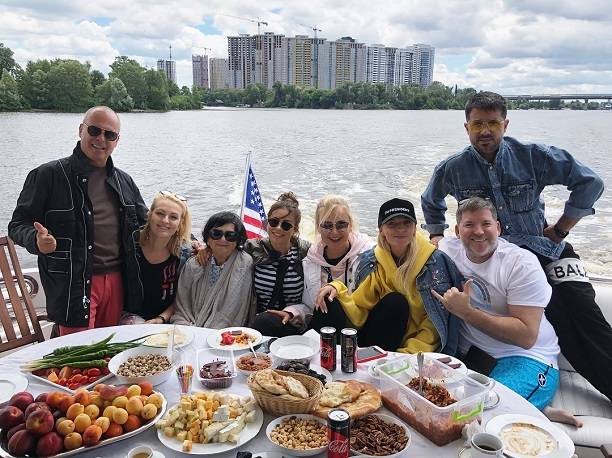 Ани Лорак восхитила пышными губками на новом селфи