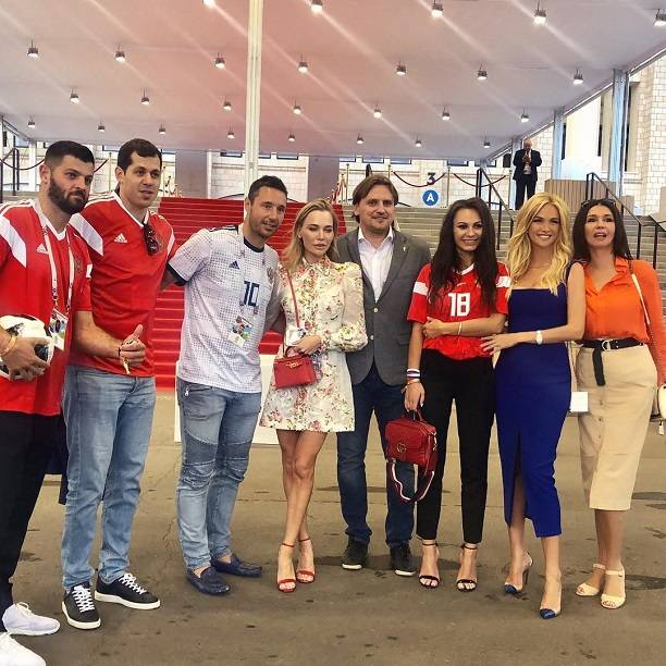 Грудь и слёзы: раздутый бюст Виктории Лопырёвой произвёл невообразимое впечатление на гостей матча Россия - Испания