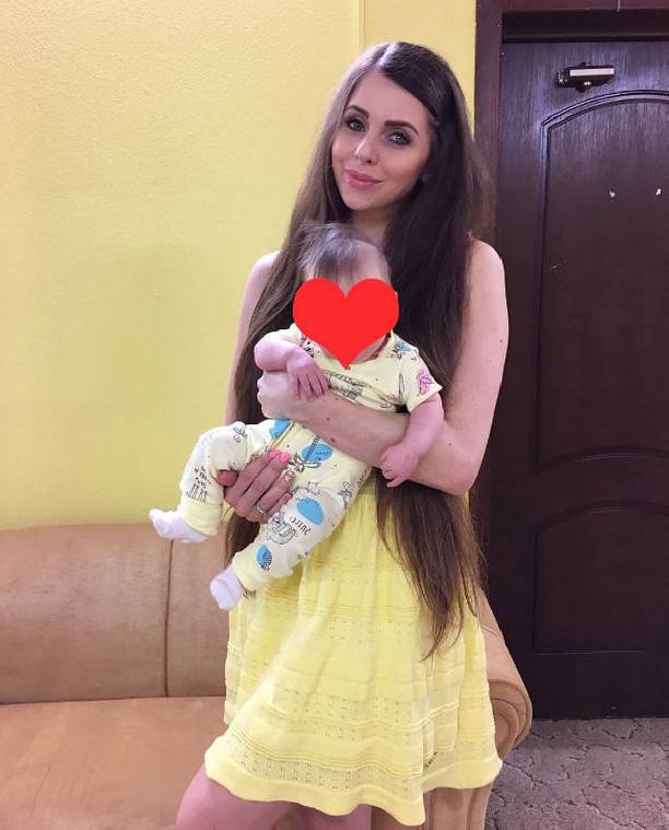 Ольга Рапунцель вместе с новорожденной дочерью вернулась на "Дом-2"
