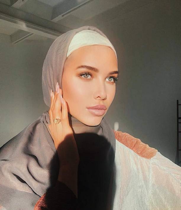 Анастасия Решетова удивила снимком в хиджабе