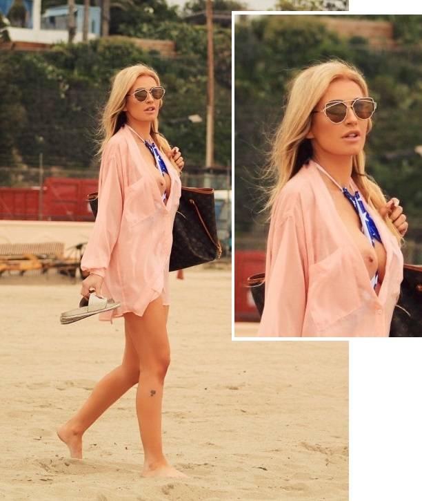 Бразильская модель Ана Брага засветила грудь на пляже