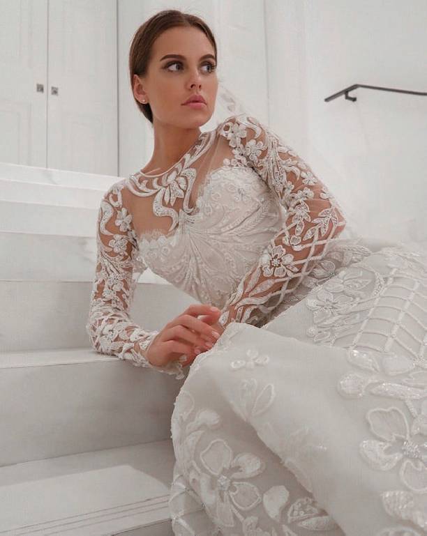 Дарья Клюкина примеряет свадебные платья