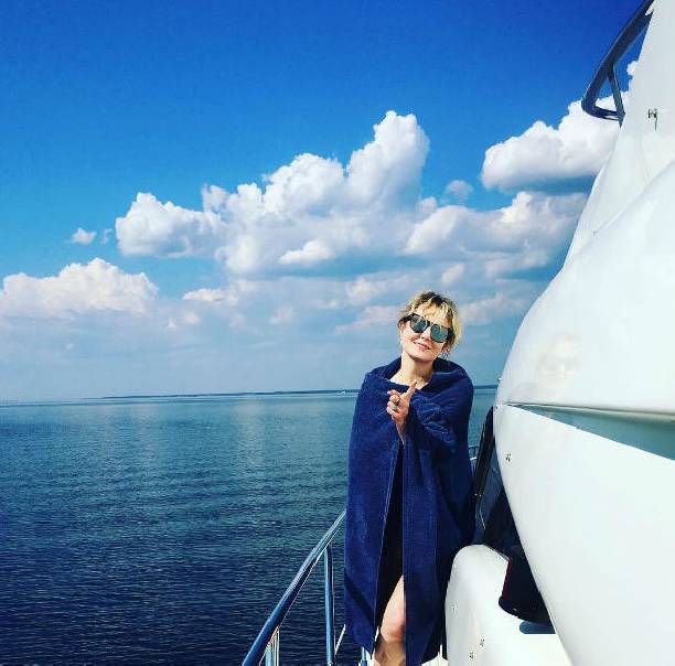 Земфира и Рената Литвинова устроили совместный отдых на яхте