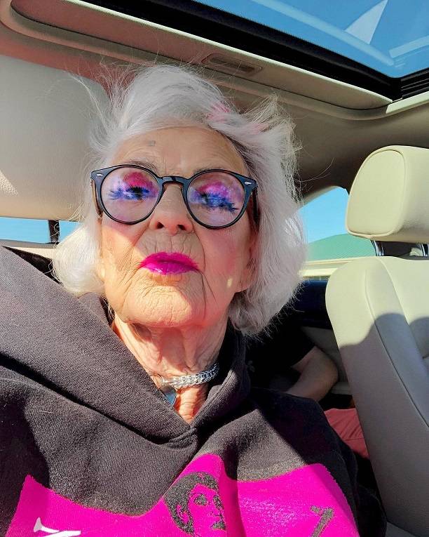 90-летняя Бадди Винкл устроила эротическую фотосессию