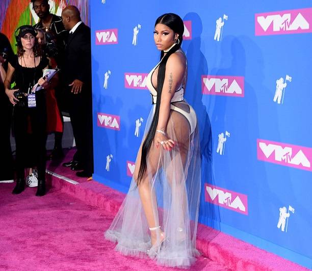На вручение премии MTV VMA Рита Ора пришла практически голой