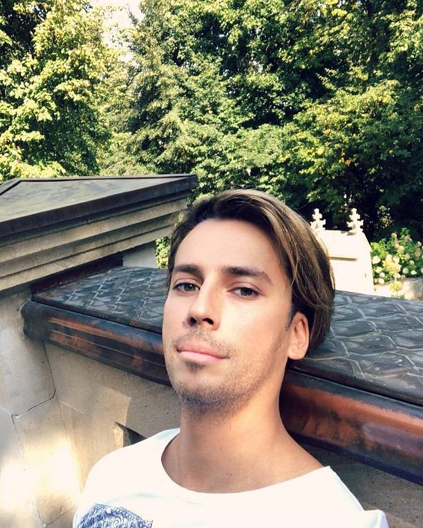 Максим Галкин до неузнаваемости отфотошопил лицо, чтобы выглядеть моложе