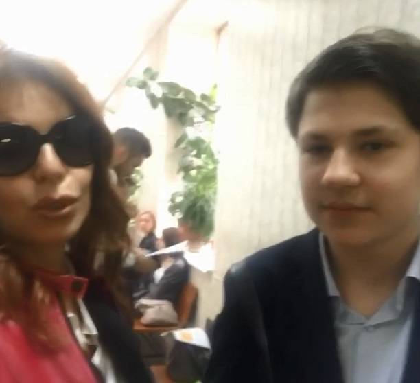 Видео из суда, где Наталья Штурм просит сына поцеловать просочилось в сеть