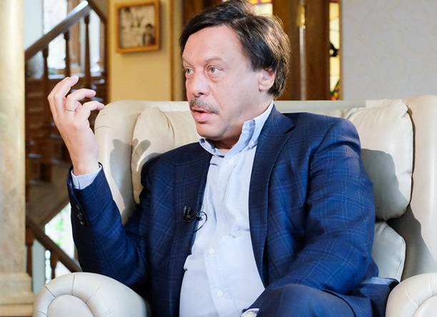 Михаил борщевский муж старовойтовой фото 17 лет назад Михаил Барщевский усыновил двойняшек. Какими они выросли и как живу
