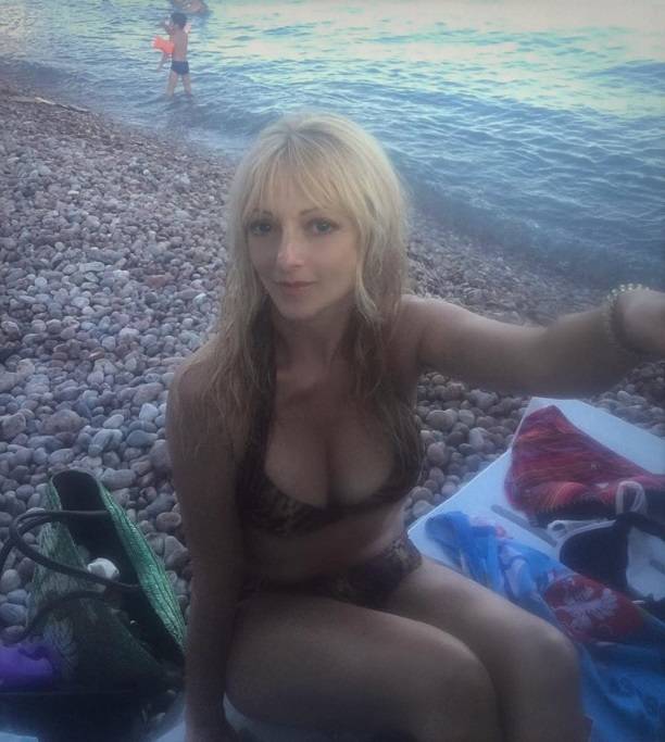 Валерия Лукьянова опубликовала фото своей мамы в купальнике