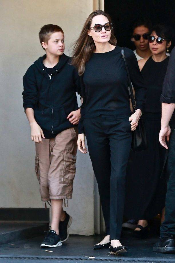 Дочка Анджелины Джоли стала не только выглядеть, но и вести себя, как мальчик