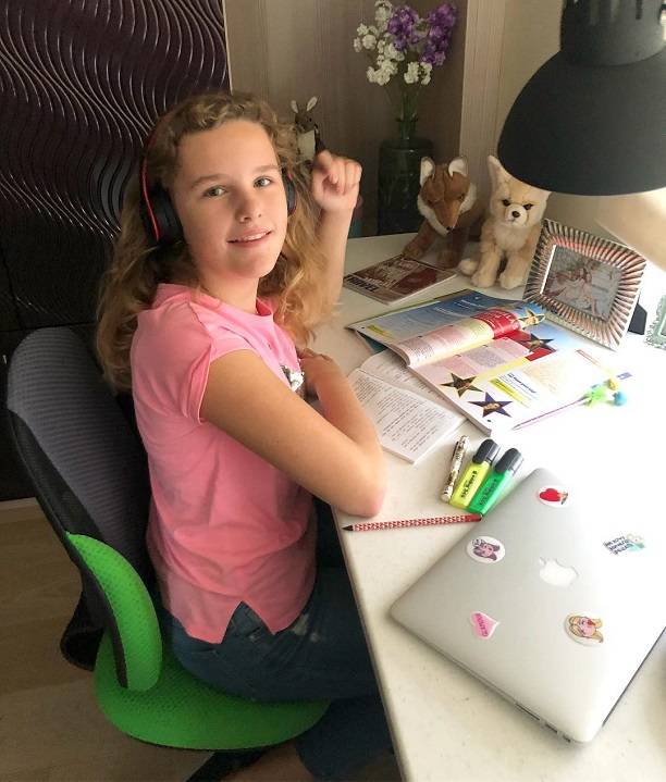 Екатерина Вуличенко в купальнике показала большой беременный животик
