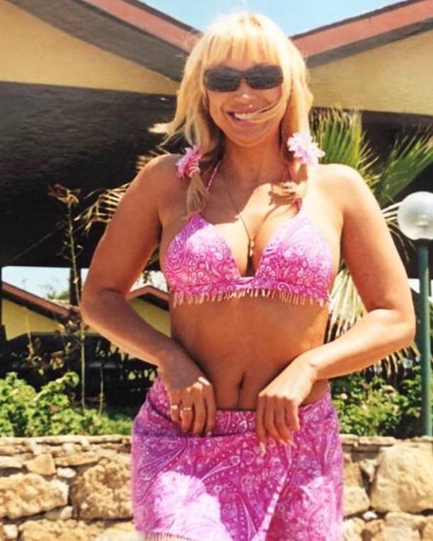 В Сети обсуждают снимок 53-летней Маши Распутиной в бикини