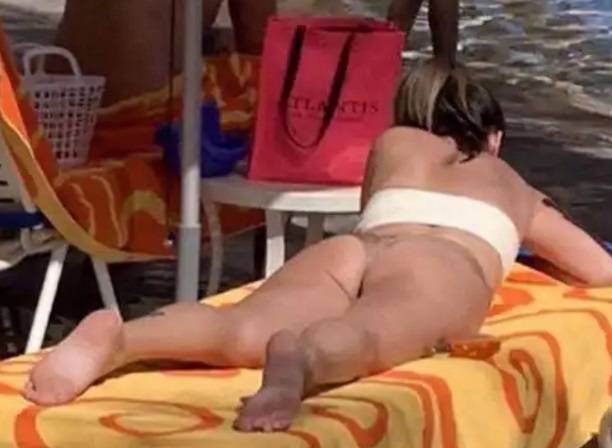 Папарацци опубликовали скандальные фото Ксении Бородиной в купальнике на отдыхе в Дубаи