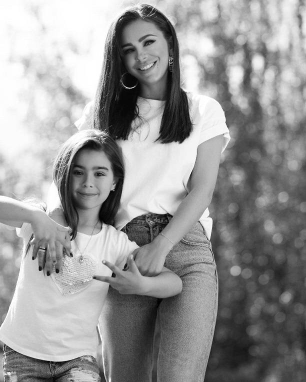 Ани Лорак поделилась милым снимком с дочкой