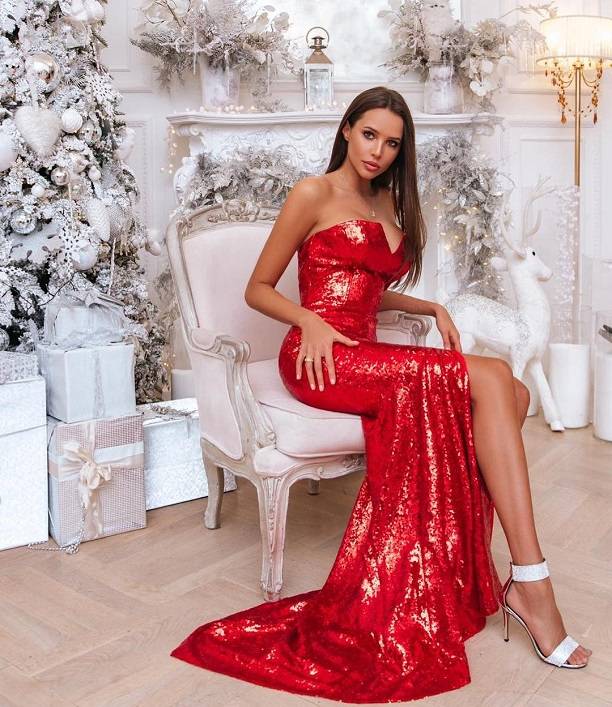 Анастасия Решетова снялась в роскошной фотосессии для рекламы вечерних нарядов