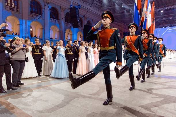 Алиса Лобанова приняла участие в Международном кремлевском кадетском балу