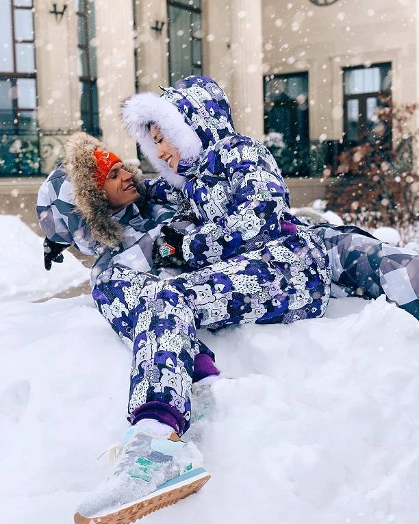 Анастасия Костенко с дочкой не может попасть домой