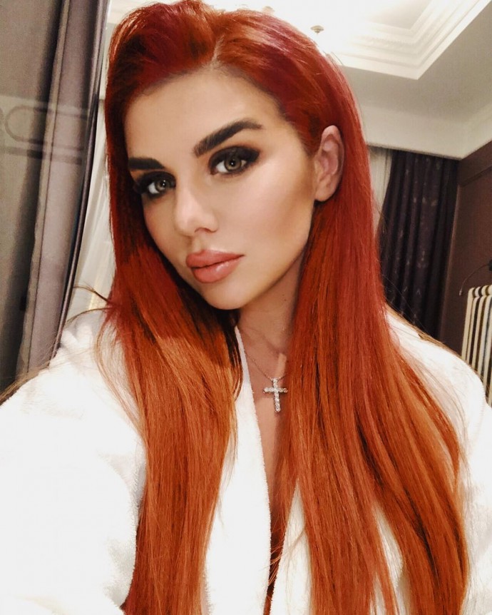 Анна Седокова резко сменила цвет волос