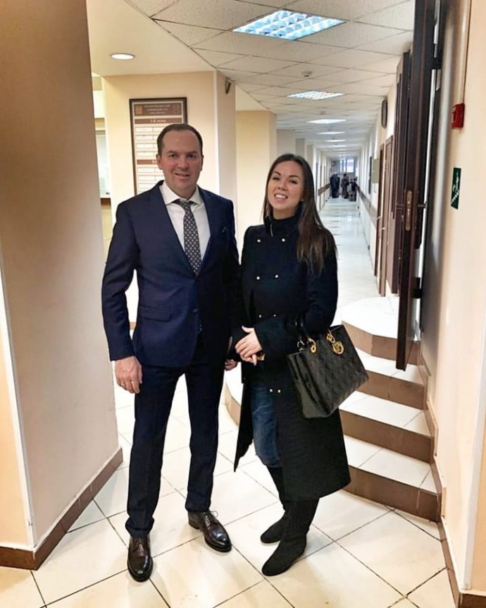 Дмитрий Тарасов продолжает портить жизнь жене