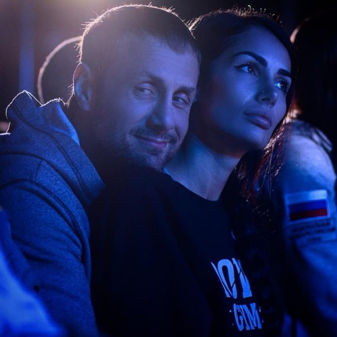 Пока мужья в тюрьме, модели Саша Кабаева и Алана Мамаева устроили скандал всемирного масштаба