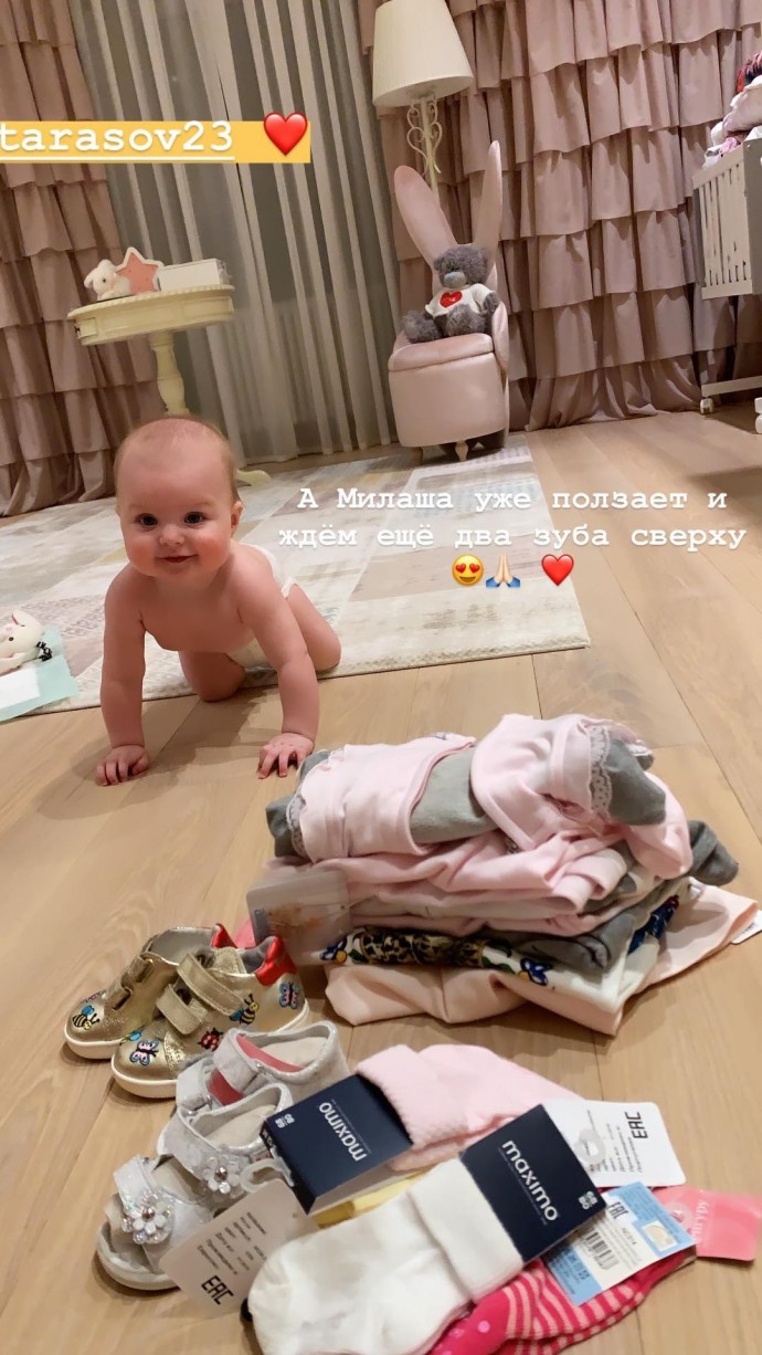Анастасия Костенко заставила дочь рекламировать носки