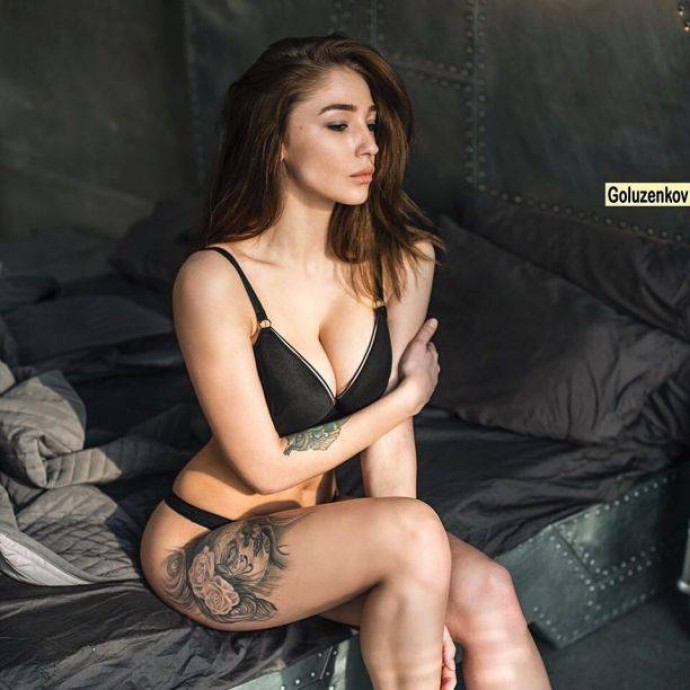 Юная и голая: "горячие" фото Насти Ивлеевой стали подарком для её подписчиков