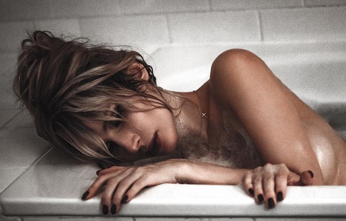 Светлана Лобода впервые показала обнаженную грудь во время фотосессии