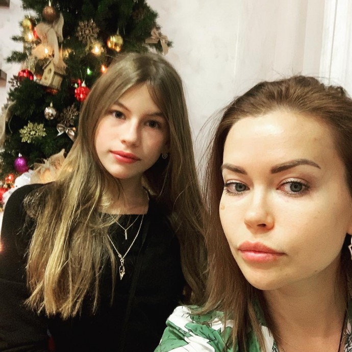 Ирина Шейк впервые показала свою сестру красотку