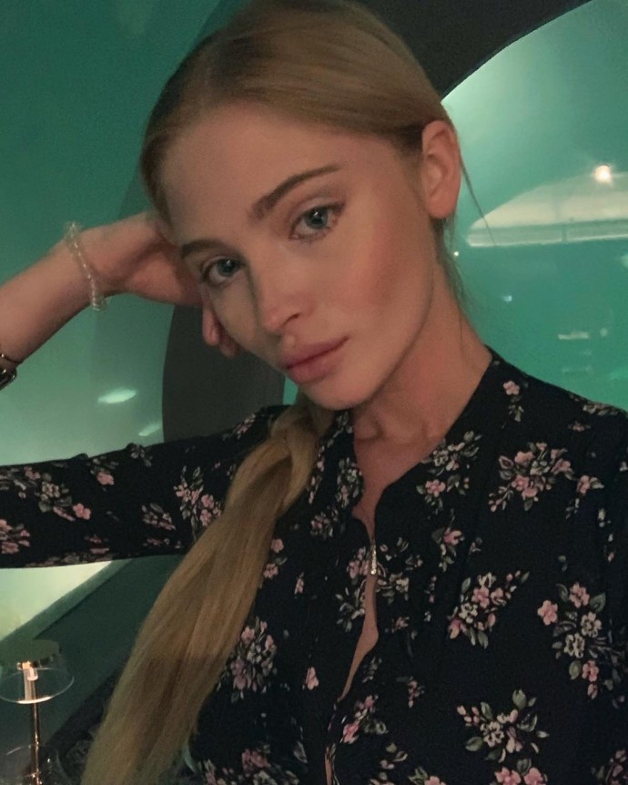 Алёна Шишкова стала выглядеть заметно моложе благодаря новому фильтру Инстаграм
