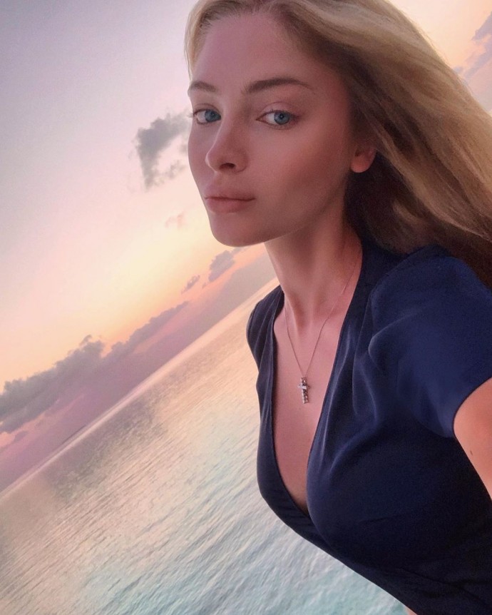Алёна Шишкова стала выглядеть заметно моложе благодаря новому фильтру Инстаграм