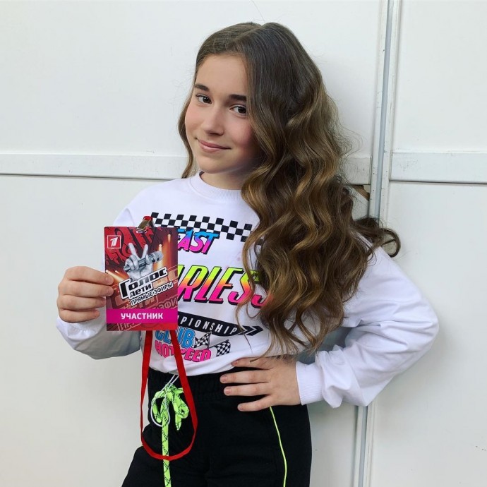 Дочь Алсу Микелла Абрамова получила свой миллион рублей за победу на шоу «Голос»