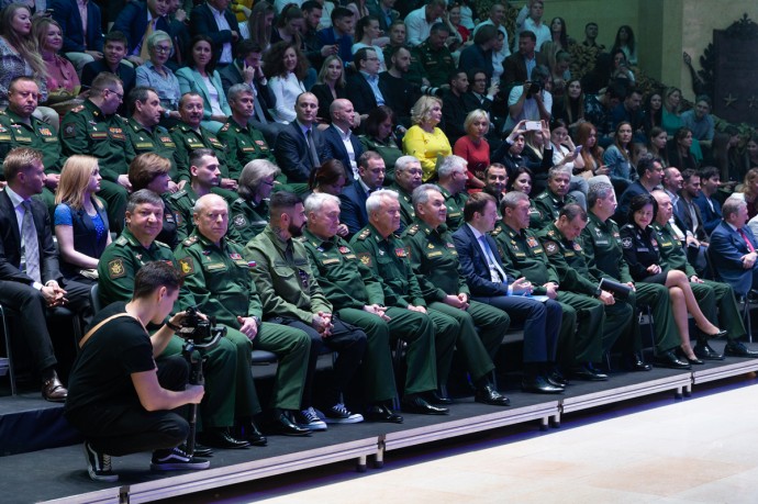 Анастасию Решетову осудили за рекламу армейской одежды