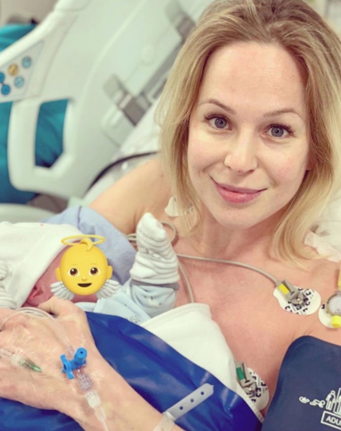 Ирина Медведева сделала первое фото с новорождённым малышом