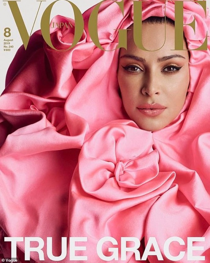 Ким Кардашьян в платье для садо-мазо утех за 1 млн рублей украсила обложку Vogue