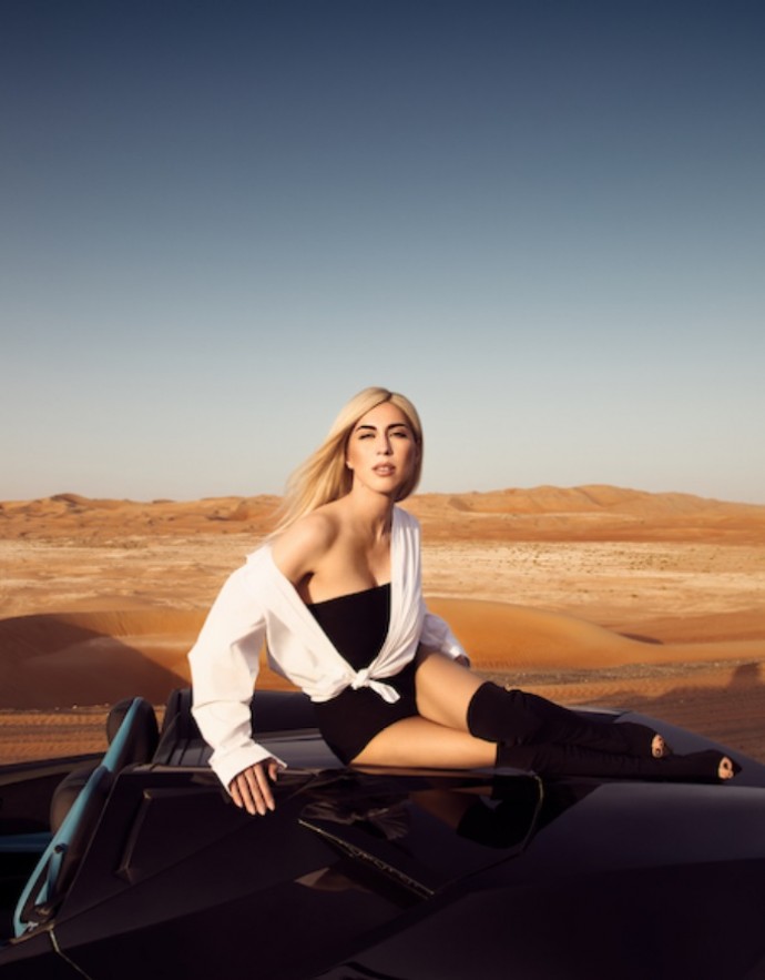Модель, блогер и парфюмерный эксперт Ангелина Вангор украсила обложку L'OFFICEl Arabia