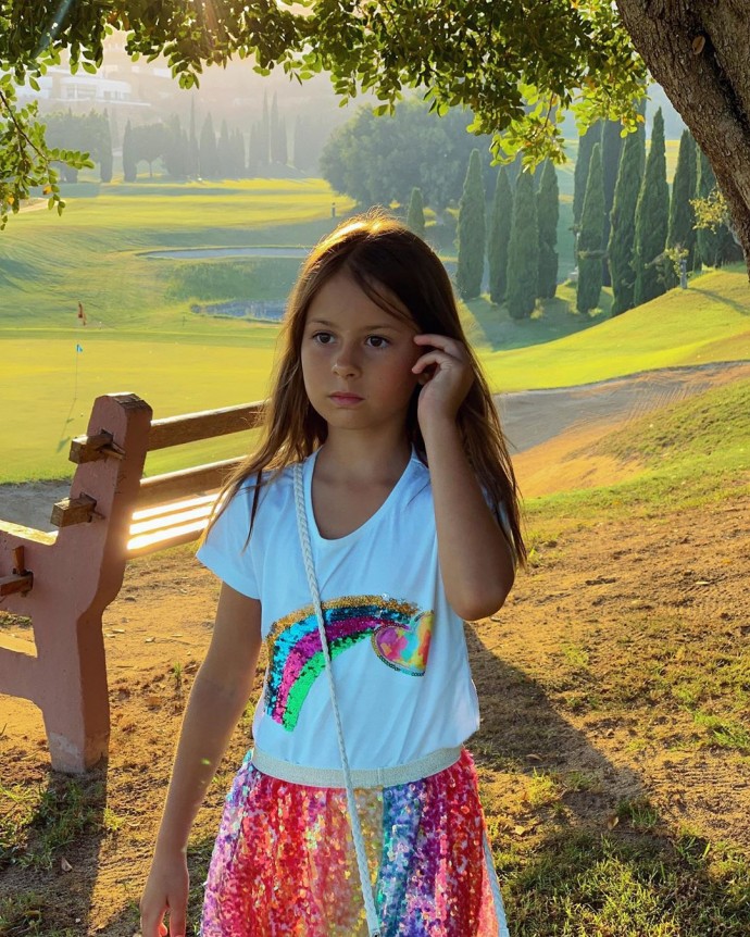 Виктория Боня впервые поделилась полноценной фотосессией дочки Анджелины