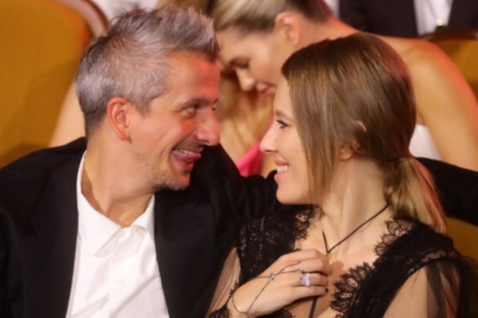 СМИ поздравляют Ксению Собчак и Константина Богомолова со свадьбой
