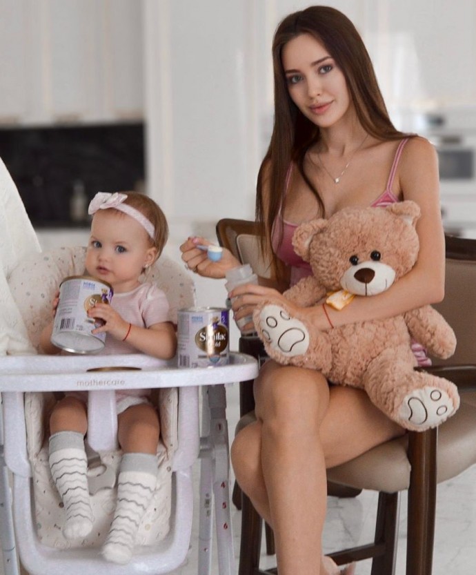 Для рекламы детского питания Анастасия Костенко разделась до нижнего белья