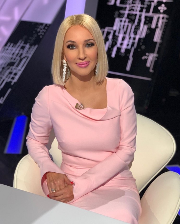 Лера Кудявцева чуть не съела марлю