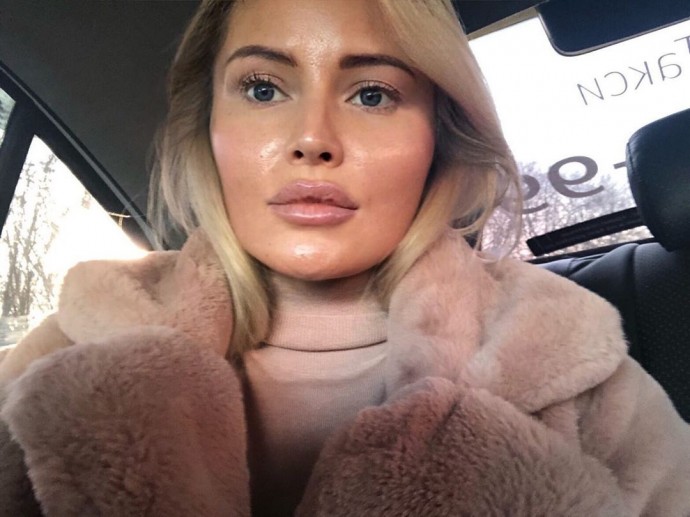 Дана Борисова стала похожа на пластмассовую куклу Дана Борисова стала похожа на пластмассовую куклу