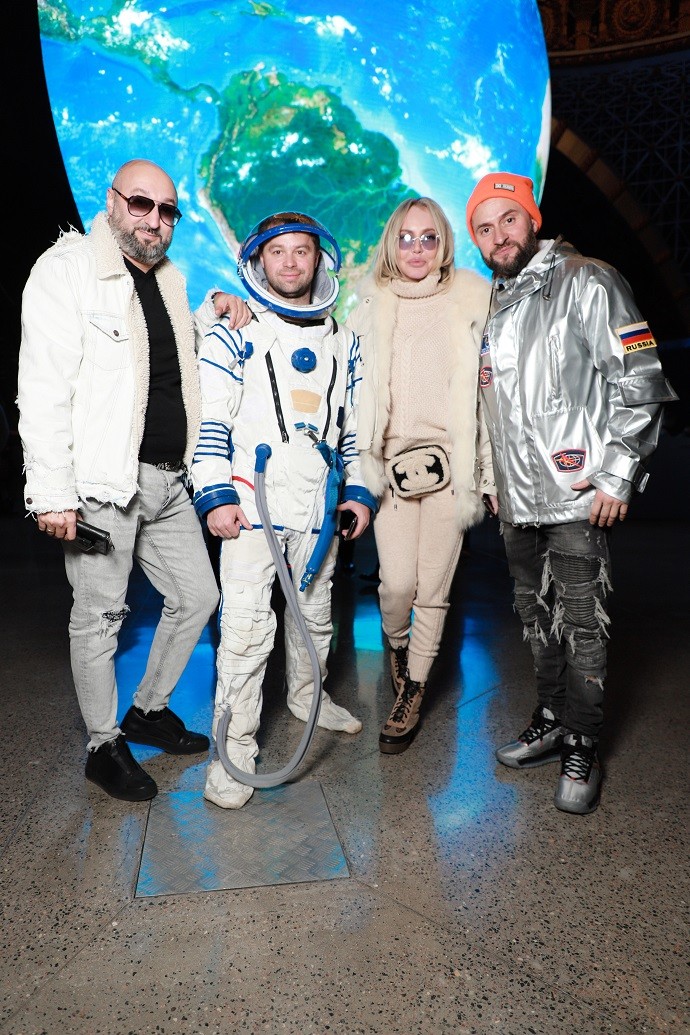 Иракли и LIKA STAR представили космический клип на песню «LUNA»