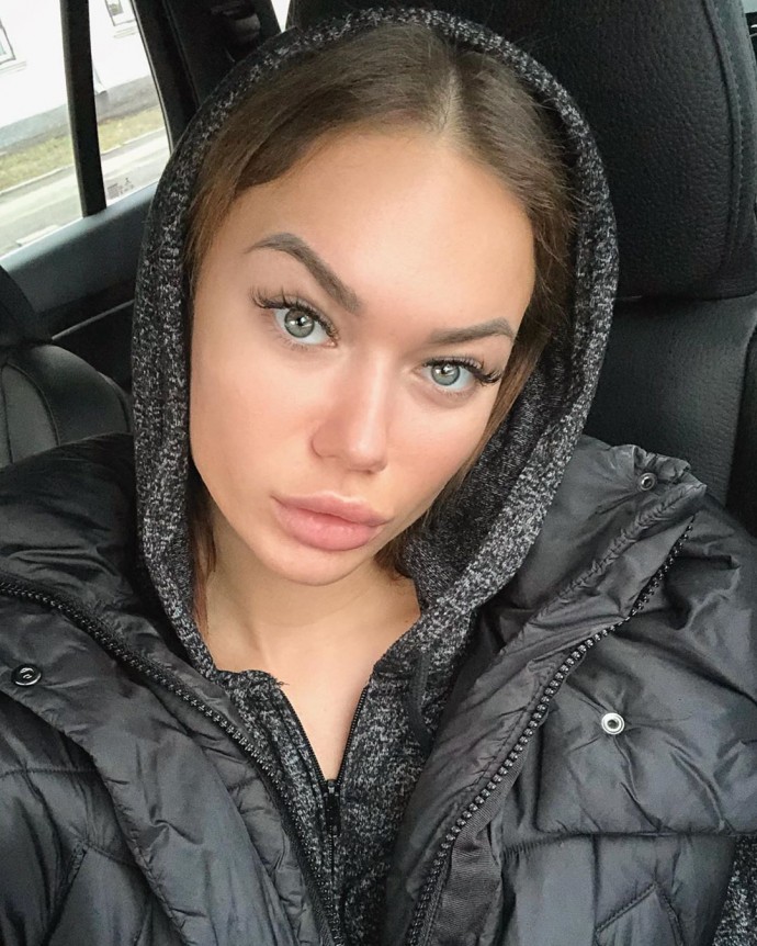 Яна Кошкина окончательно стала блондинкой
